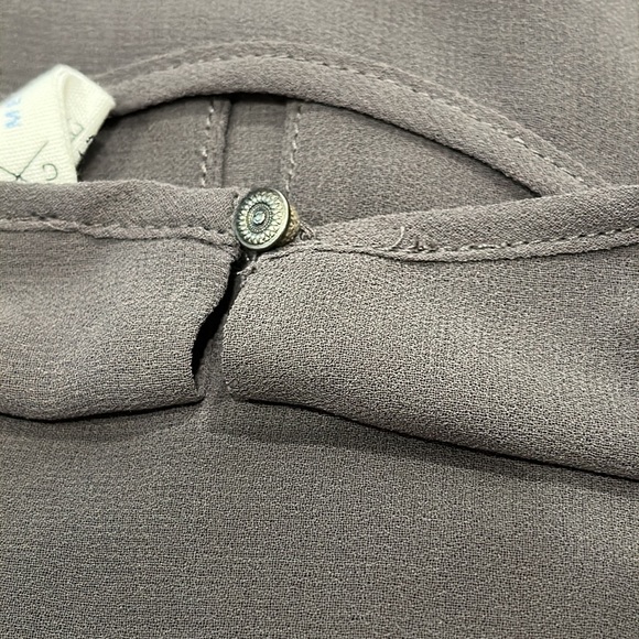 Gray Flowy Blouse - Picture 4 of 6